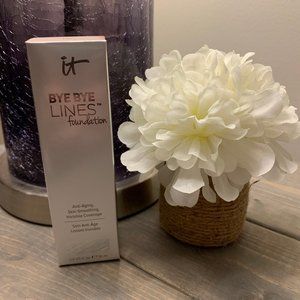 IT Cosmetics Bye Bye Lines Foundation in Fair